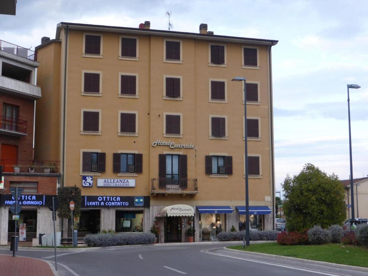 Hotel Centrale Чиуси Экстерьер фото