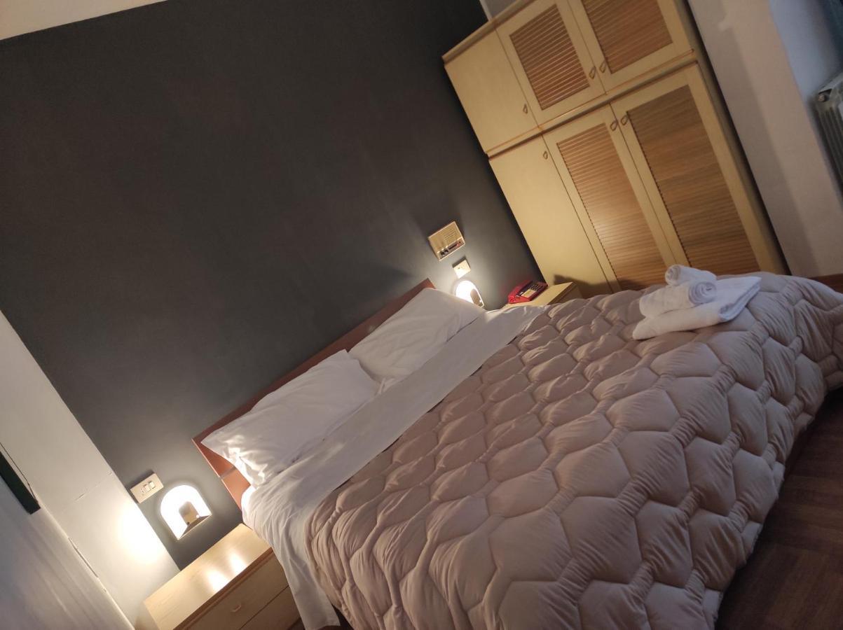 Hotel Centrale Чиуси Номер фото
