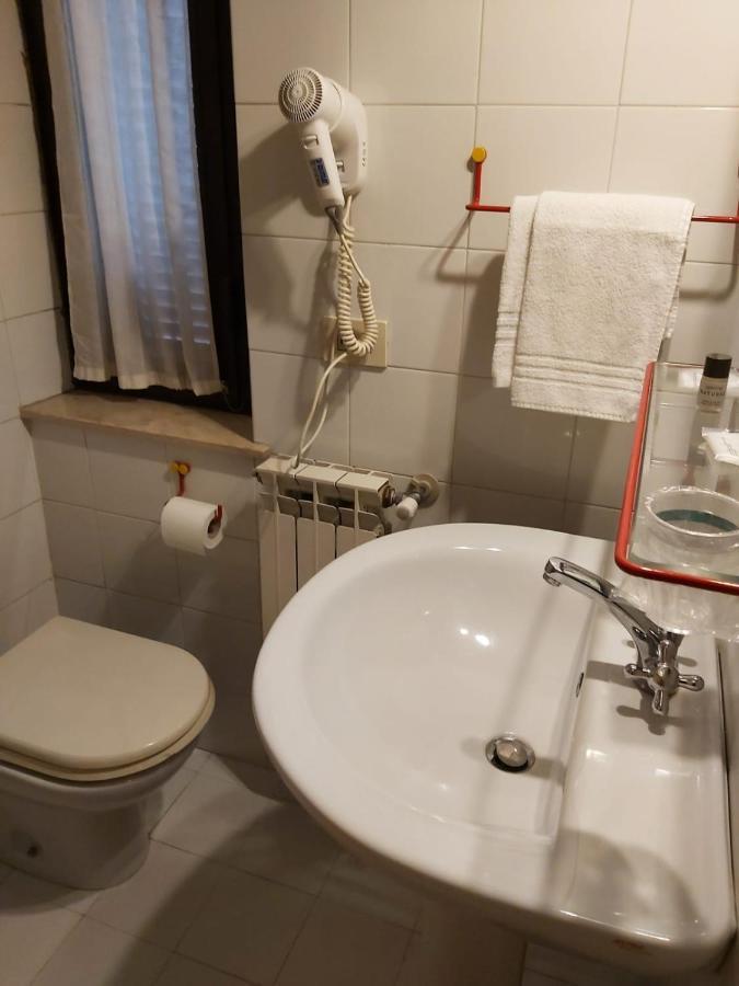 Hotel Centrale Чиуси Экстерьер фото