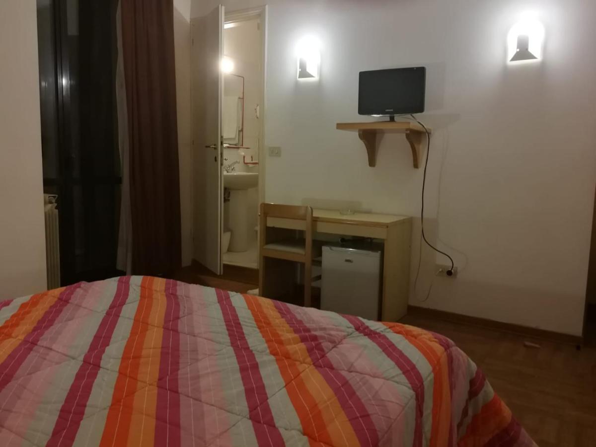 Hotel Centrale Чиуси Экстерьер фото