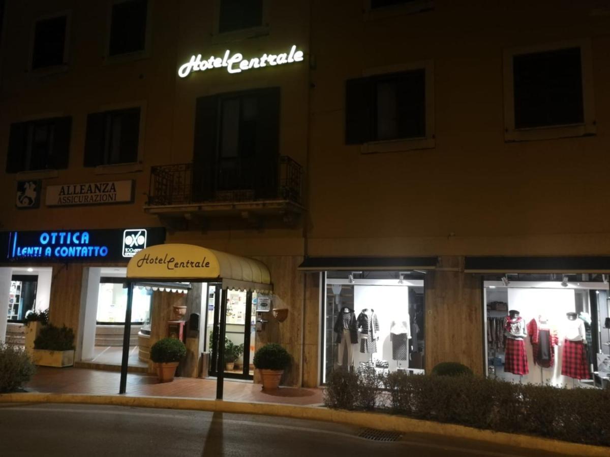 Hotel Centrale Чиуси Экстерьер фото